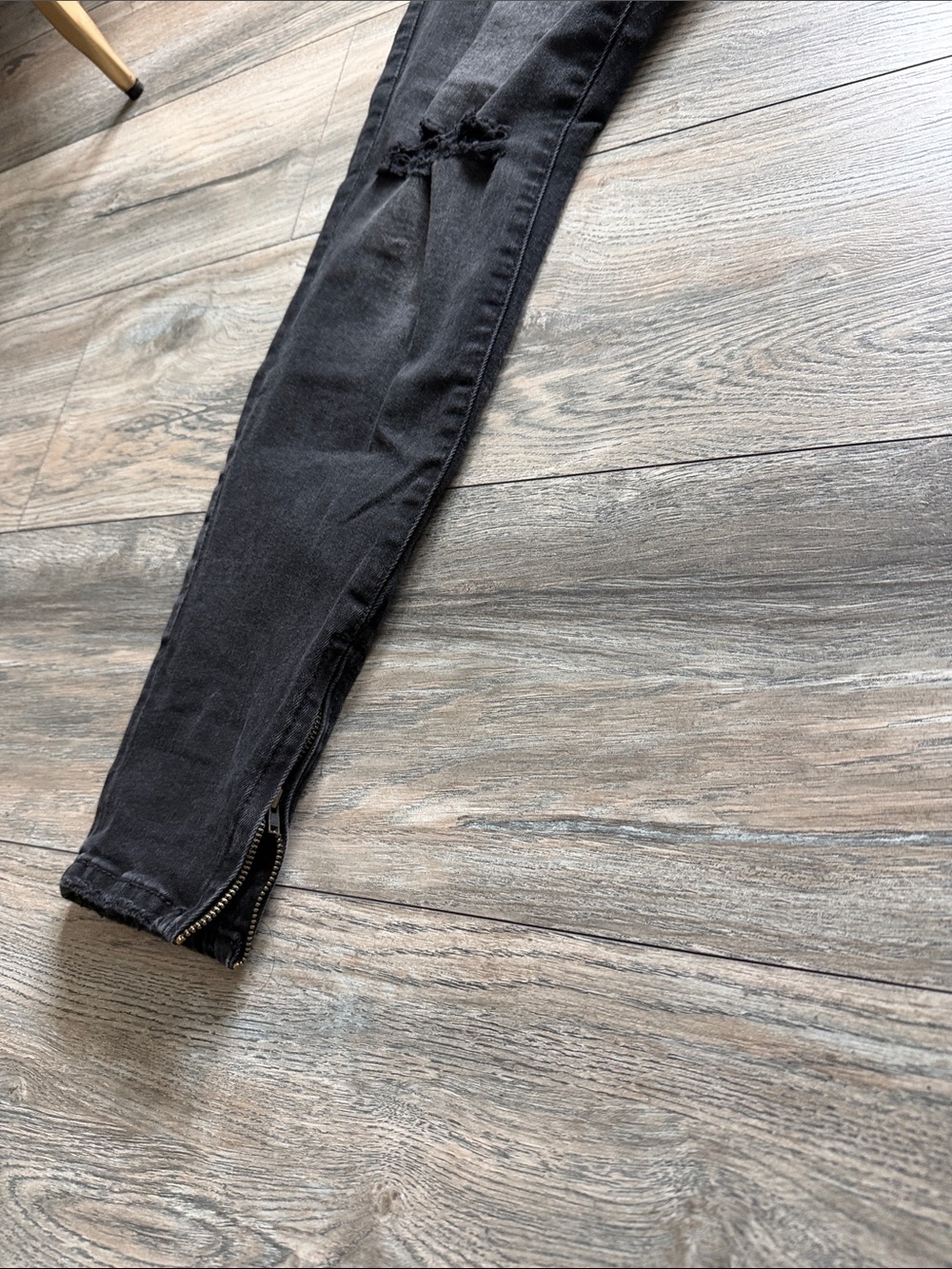 Youngla men’s skinny distressed black jeans zippered ankles - Picture 2 of 4
